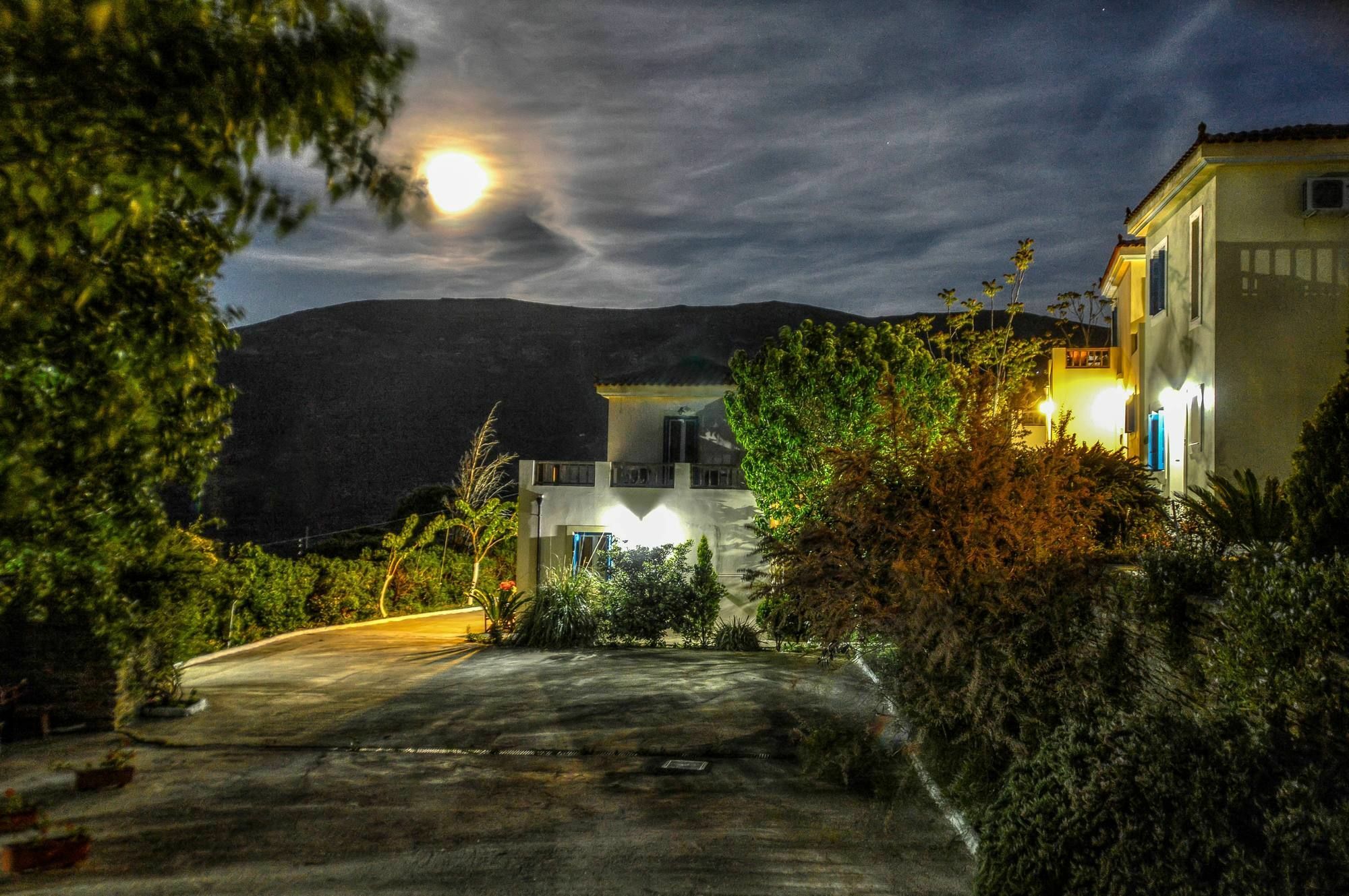 Mainades Maisonettes & Studios Menites Bagian luar foto